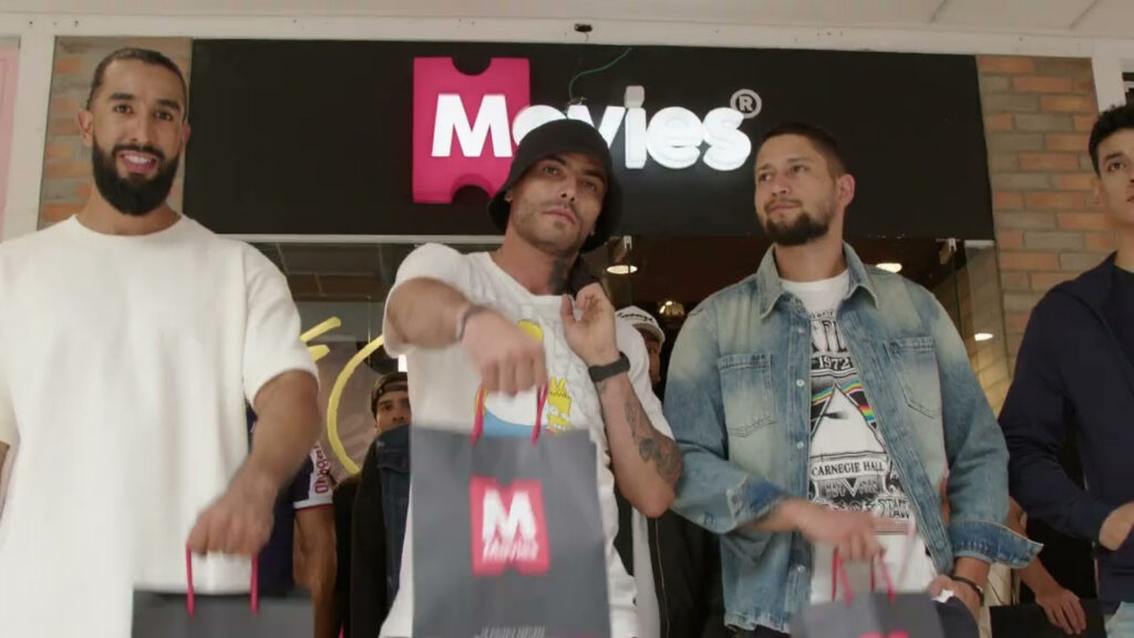 R2-Films-Victoria-Flash-Fashion-Hombres