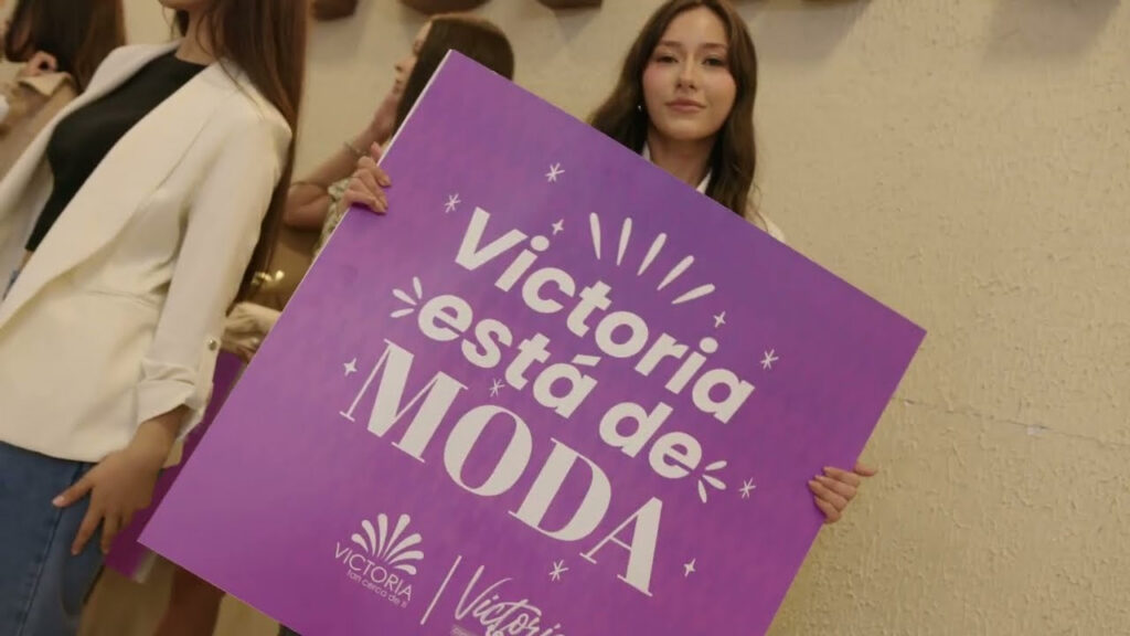 R2-Films-Victoria-Flash-Fashion-Mujeres